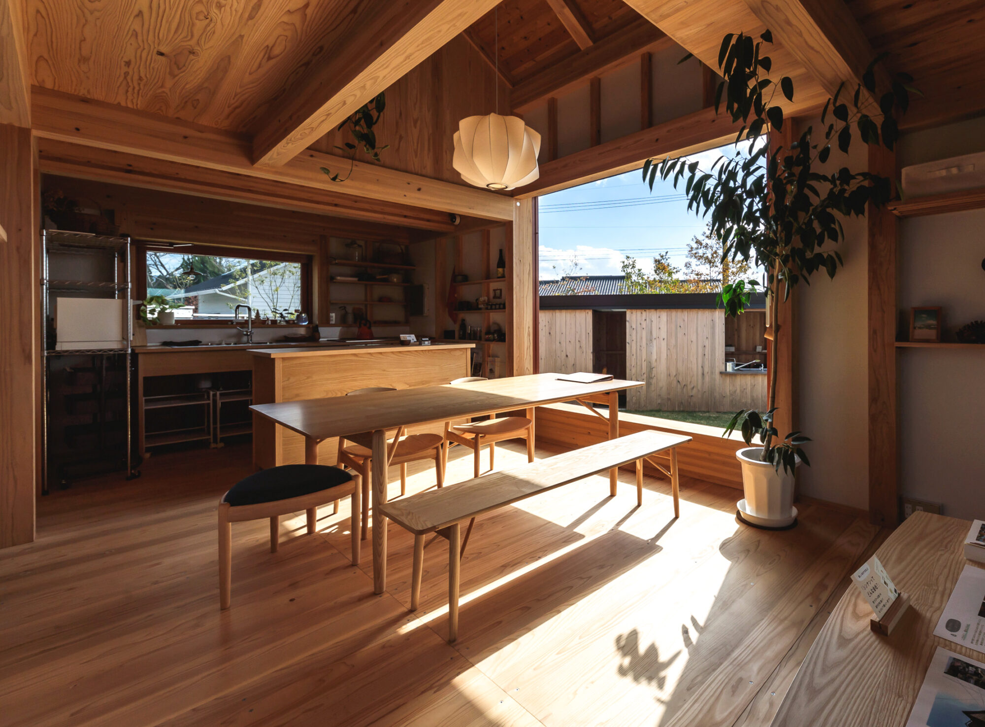 リビング全体が見える造作キッチンです