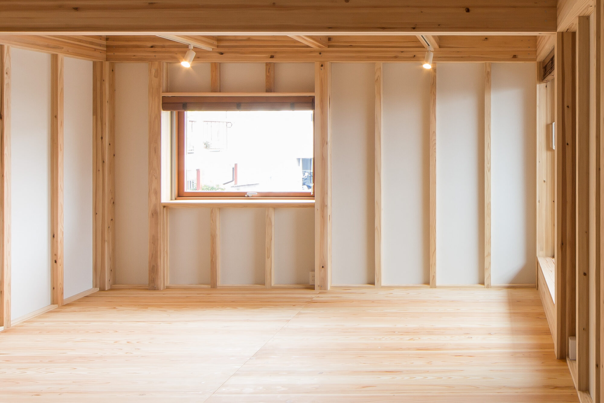 防火性能を備えたモ白い壁モイスの写真です