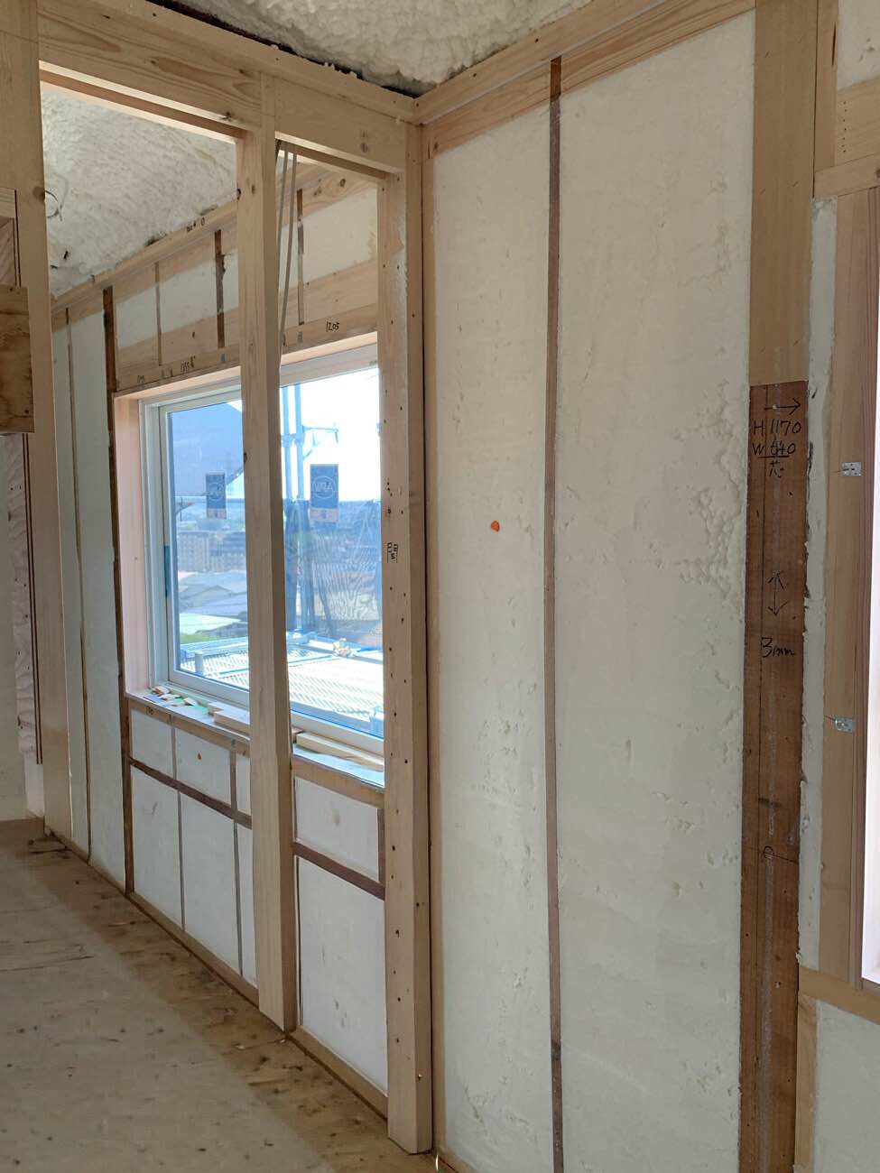 築47年戸建て住宅に壁断熱材を入れる