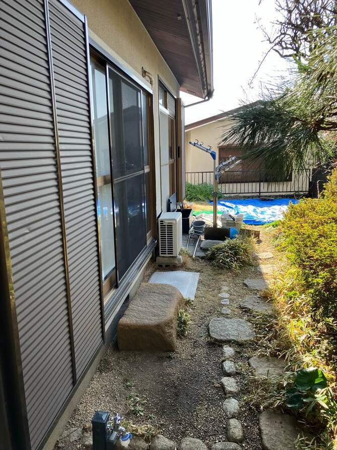 築47年の戸建てのリノベーションする前の外観・庭の様子