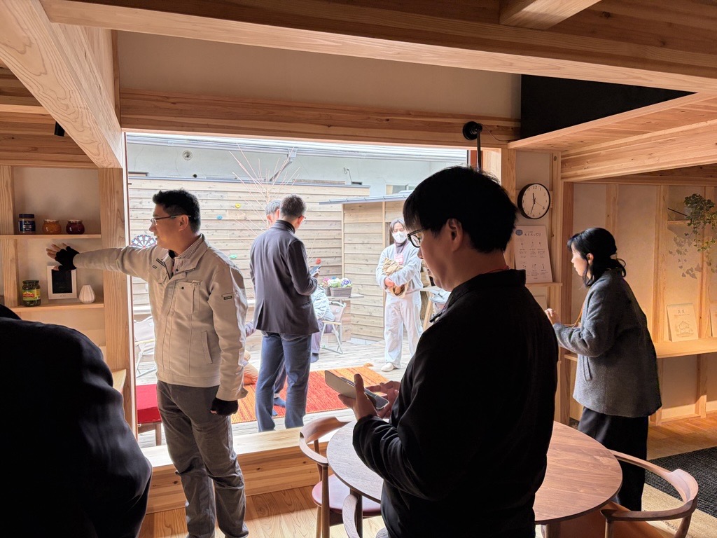 スタディハウス湘南 他社工務店さんの建物見学の様子