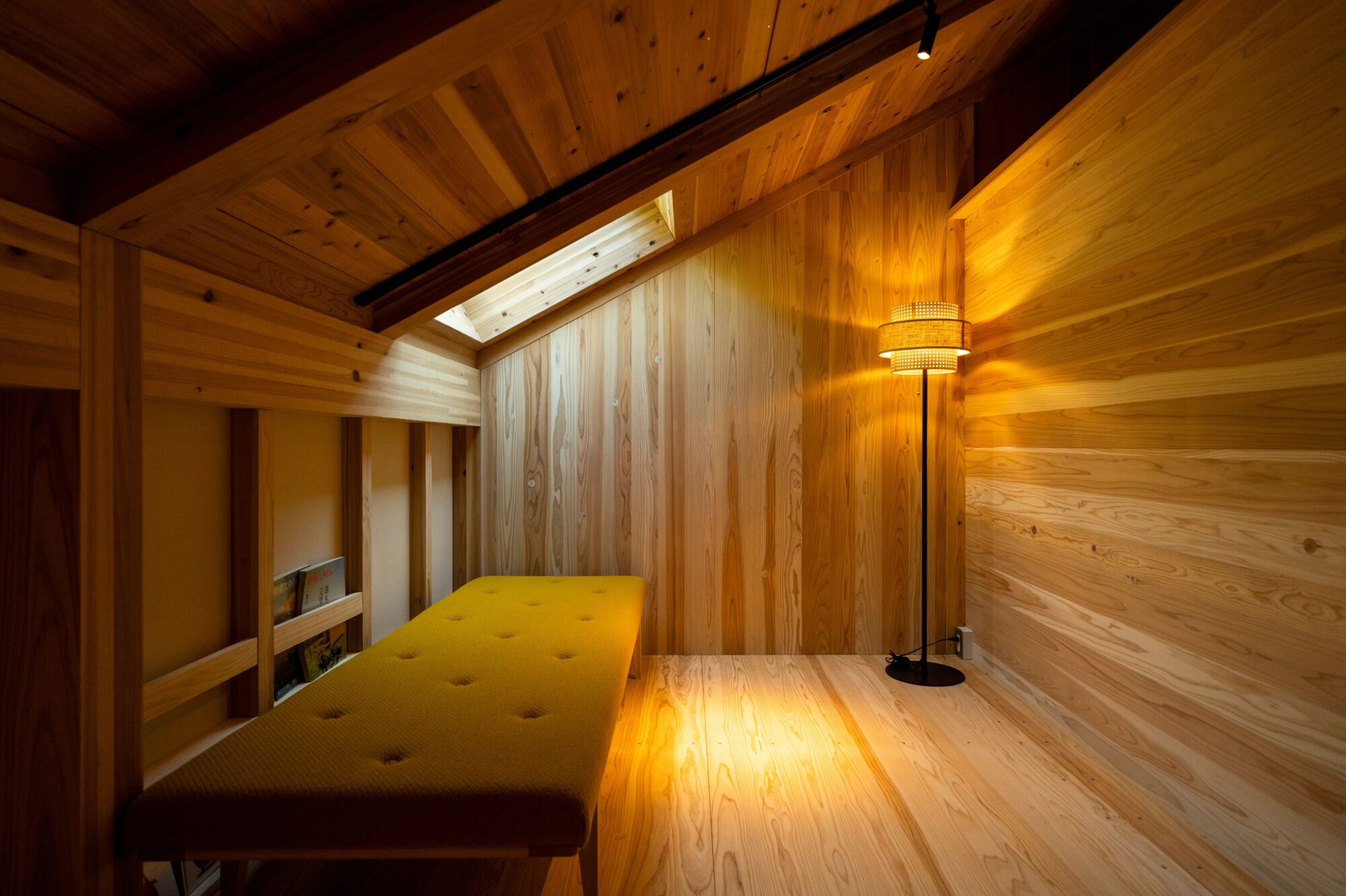 天窓からの光が素敵なスタディハウス湘南横浜