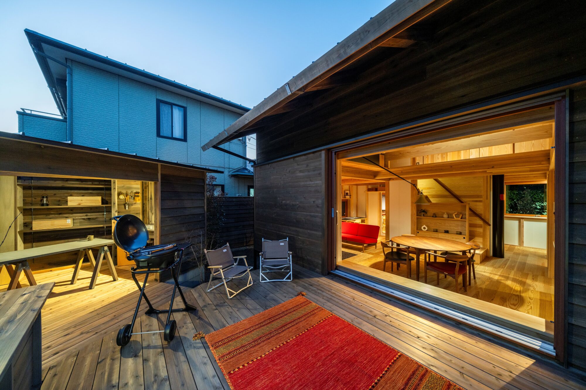 スタディハウス湘南横浜夜の大開口サッシ